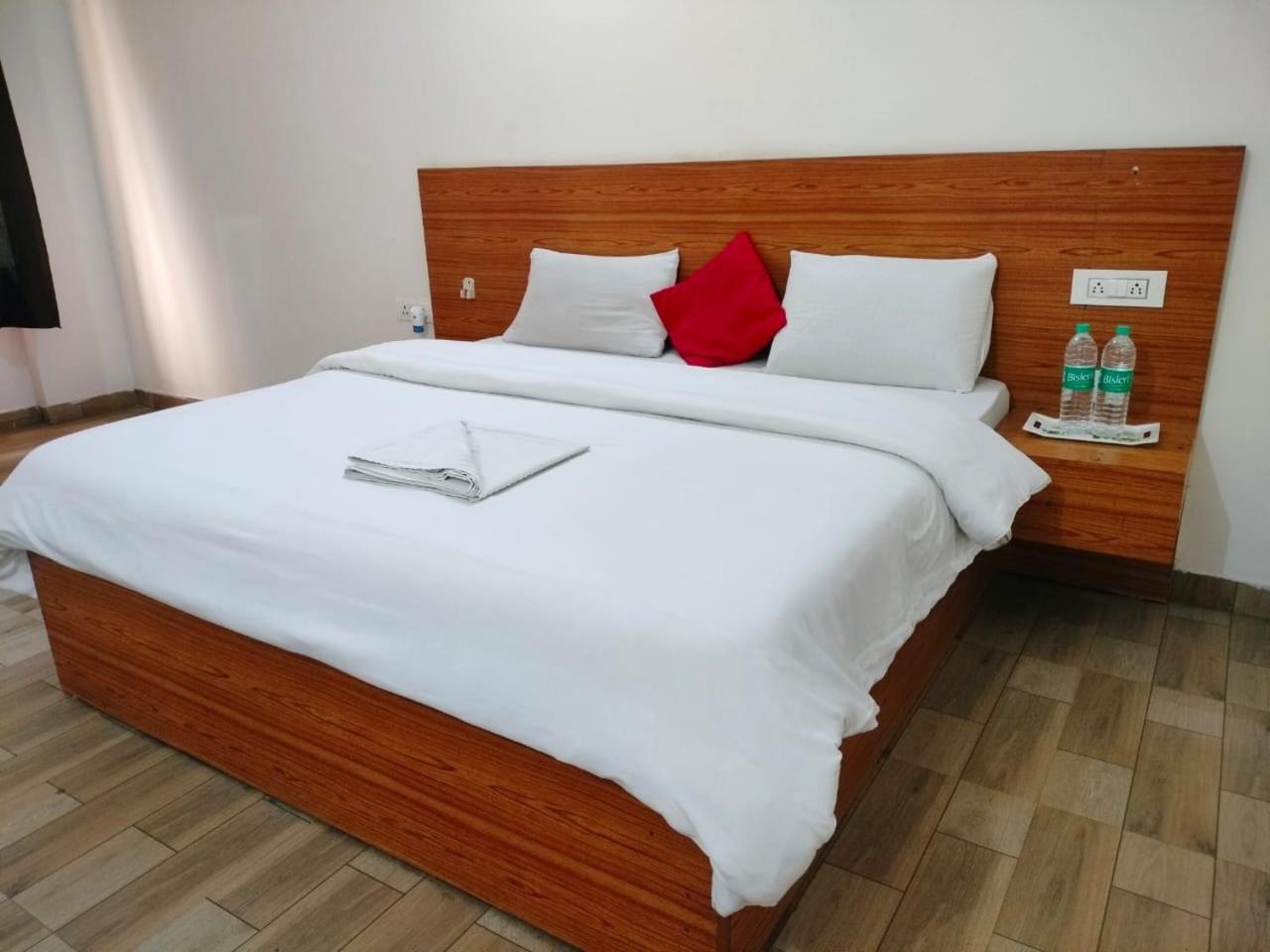 The Rejoice Hotel & Guesthouse Greater Noida Dış mekan fotoğraf