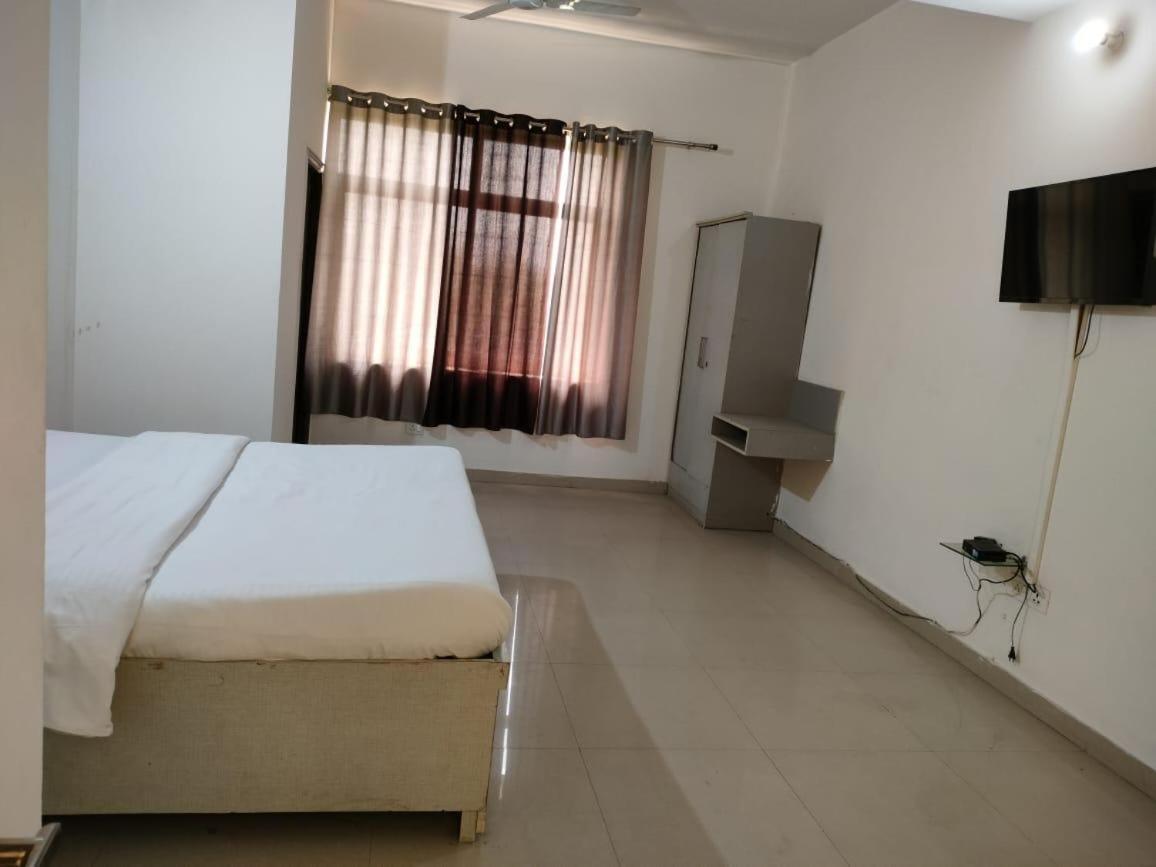 The Rejoice Hotel & Guesthouse Greater Noida Dış mekan fotoğraf